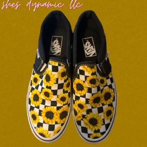 Women's size 8.5 slip on Vans, in like new condition. Nice cute shoe.